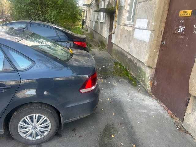 Ул. Новая д6
Водитель поставил свой автомобиль перекры?...