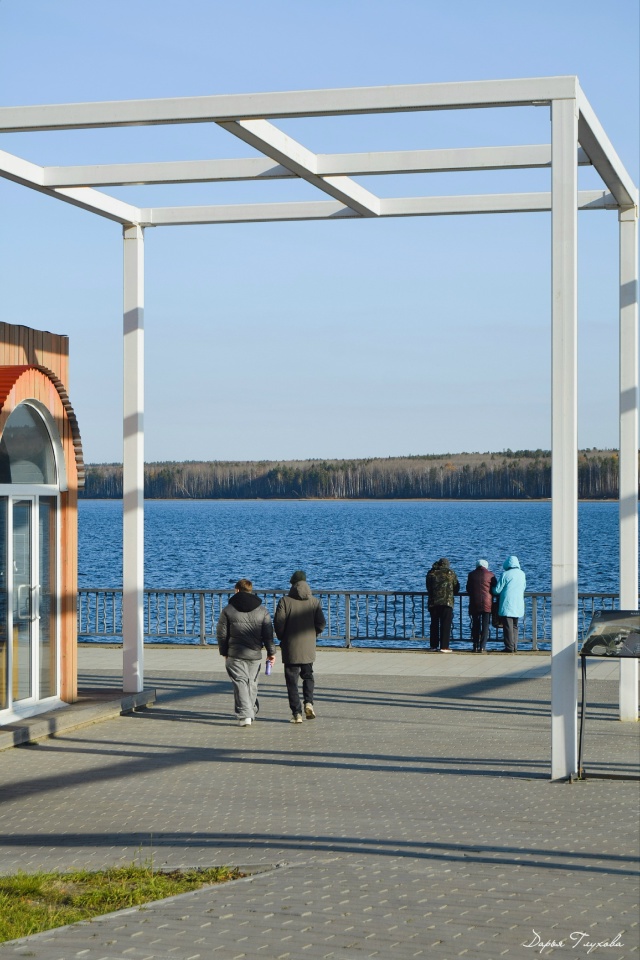 Количество солнечных дней сокращается.
Как поднимает?...