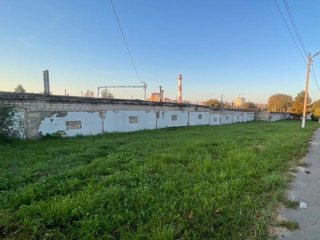 Почему бы не сделать стены гаражного кооператива 