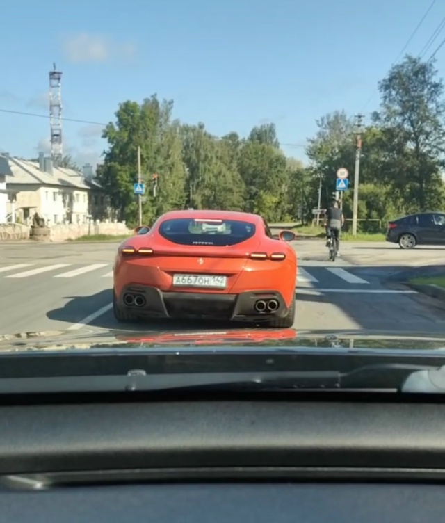 Откуда в Вашем бомжатнике такие тачки ! Анон