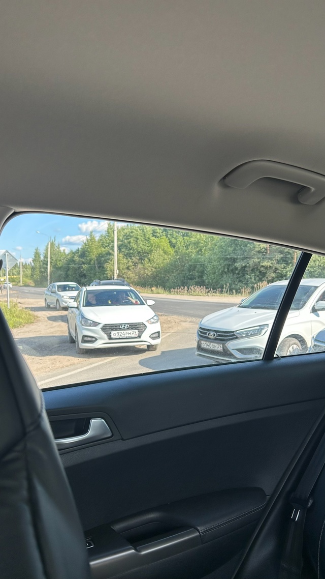 Пробка на Лесобазовском переезде