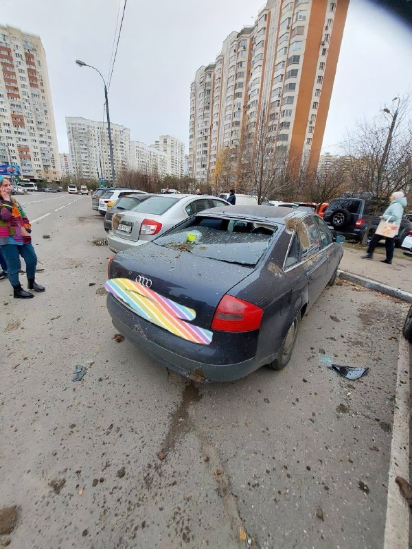 При сносе горнолыжного комплекса «Снежком» в Красногорске огромная плита откололась и рухнула на зем
