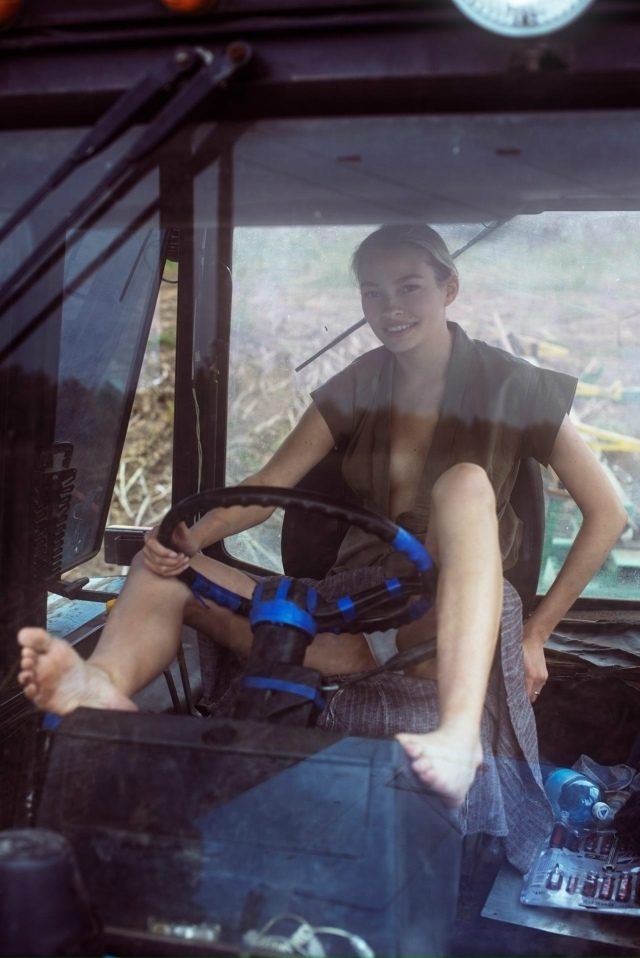 Не знал, что бывают такие трактористки