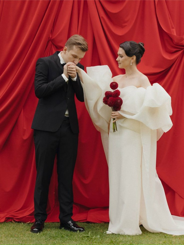 Смелый и непривычный монохром на свадьбе ❤
Вы бы реши?...