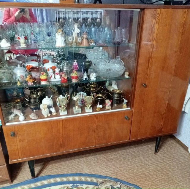 Отдам сервант за шоколадку в хорошем состоянии!
Самовы...