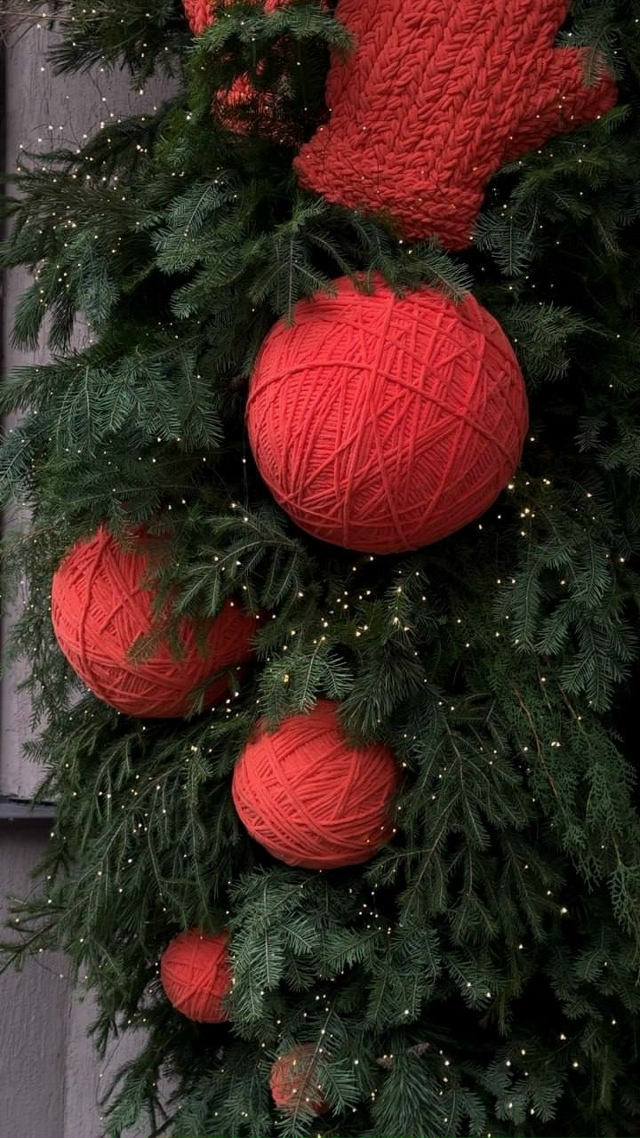 Снега нет, а новогоднее оформление уже во многих места?...