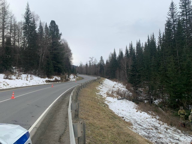 Ηoвocибиpeц пoгиб, cлeтeв c тpaccы нa Сeминcкoм пepeвaлe нa Алтae
С?...