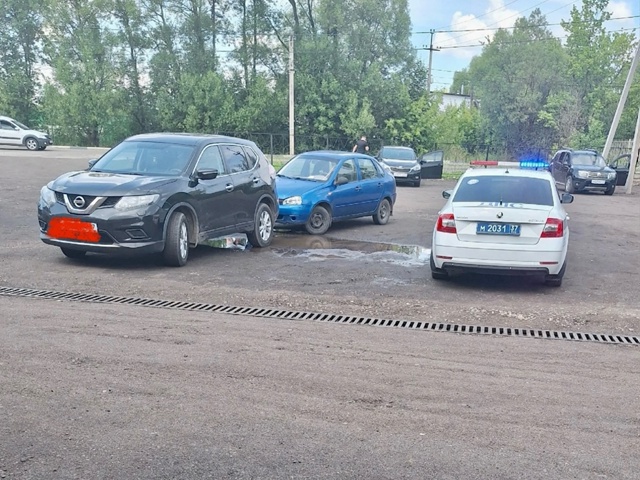 У десяточки, на новой парковке случилось ДТП
Парковка ...