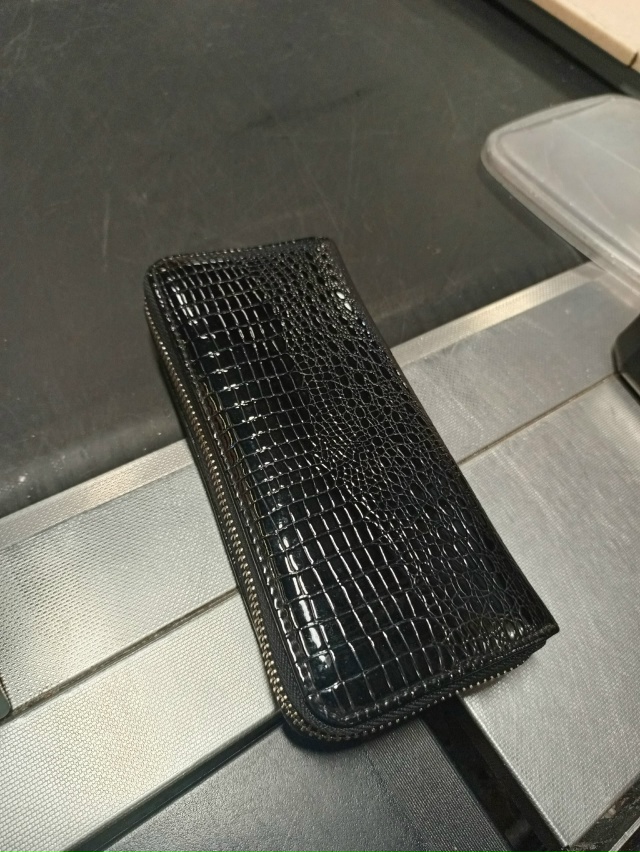 Оставили на кассе в магазине 