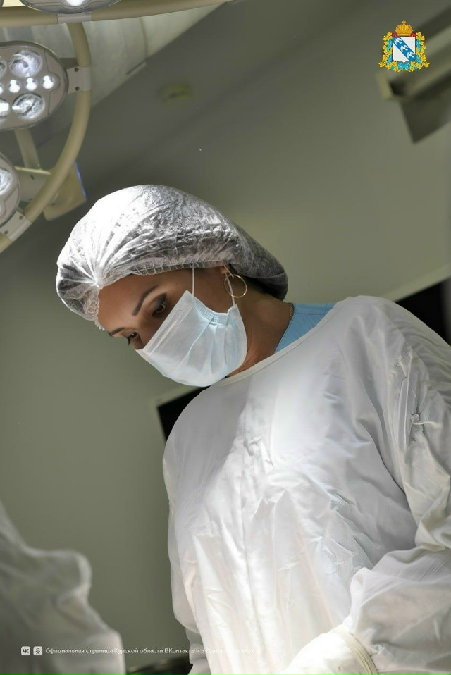 В Курском онкологическом центре провели сложную опера...