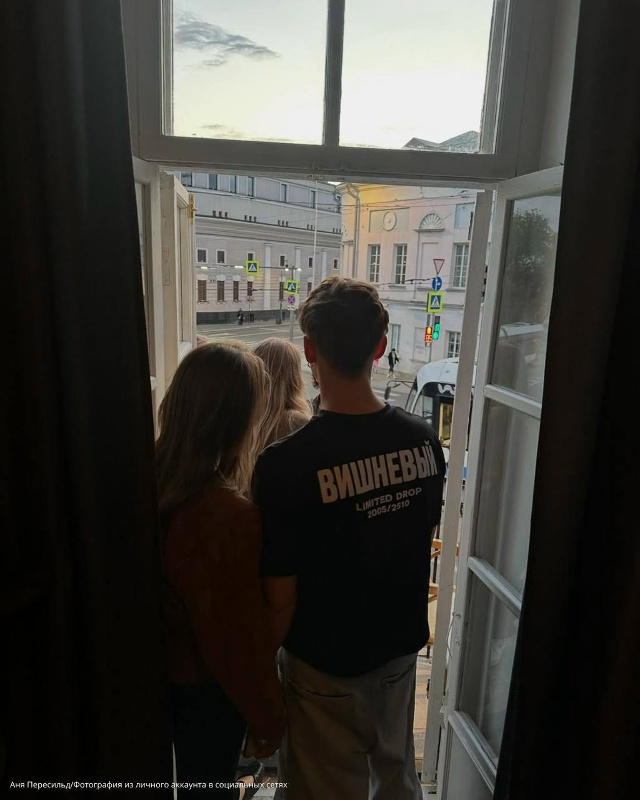 ❤ Актриса опубликовала совместные фотографии с артис?...