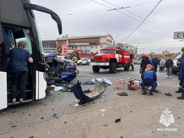 😰 Рейсовый автобус «Казань – Пермь» попал в смертель?...