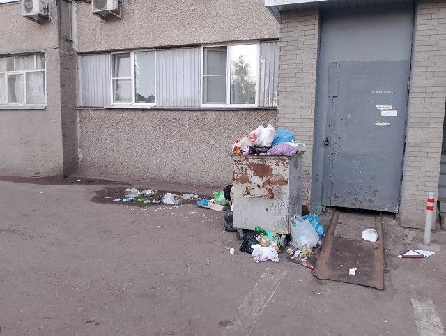 Уважаемая компания, выводите мусор по выходным дням. Н?...