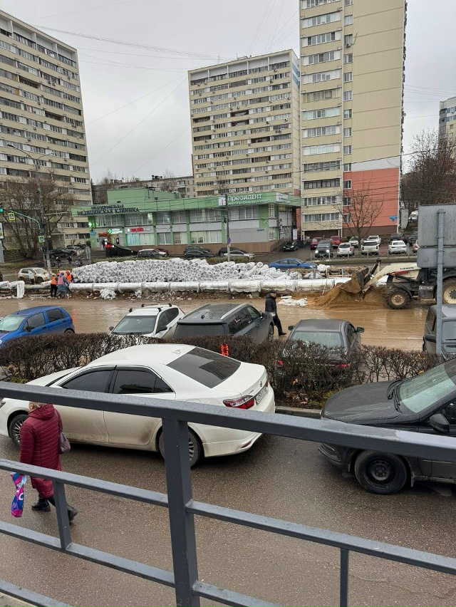 Что то странное творится с городом… Такое ощущение, чт...