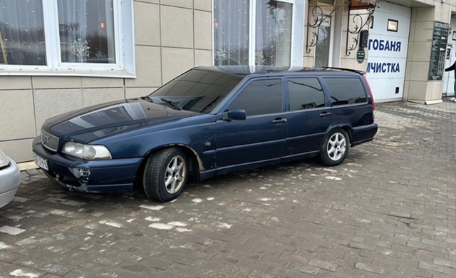 Сегодня ночью угнали машину в промежутке
22-23:40 , стояла ...