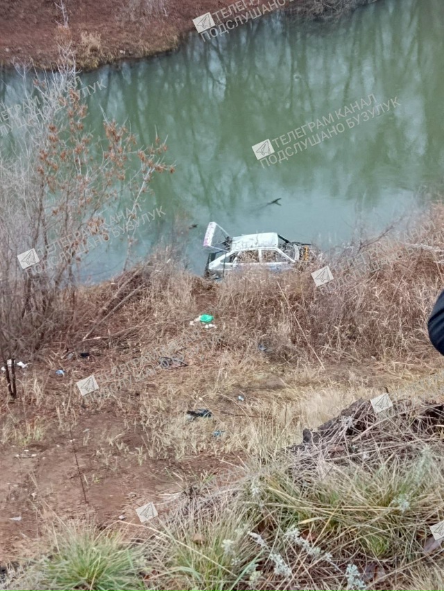 Какие-то дураки подожгли и скинули машину в речку в 11-о?...