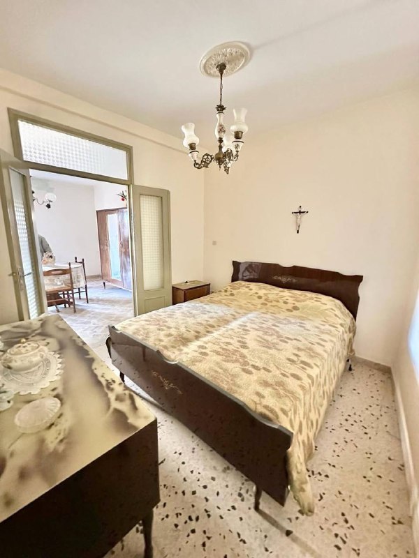 В Сицилии продают дом всего за 1,1 млн рублей.
Shut up and take my money