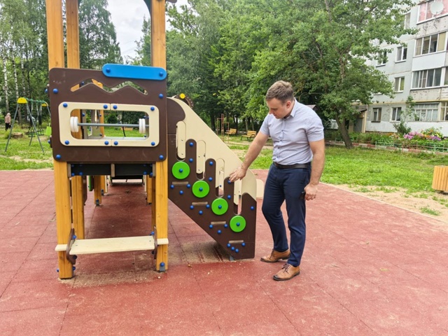 🧸 На ул. Багратиона обновлена детская площадка
На ул...