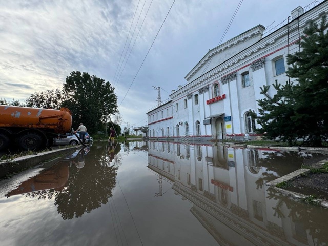 Все службы Можайского округа мобилизованы - откачиваю?...