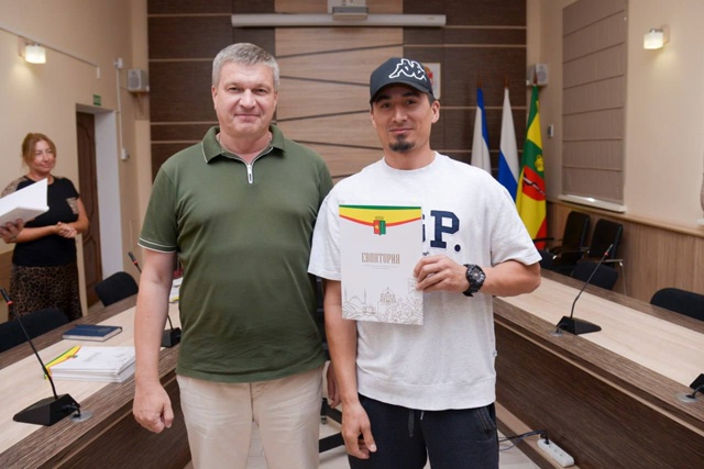 Сегодня вручил 18 постановлений на выдачу земельных уч?...