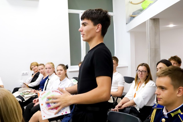 Форум ученического самоуправления проходит в Евпатор?...