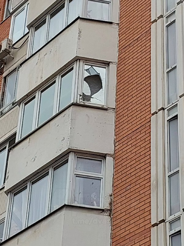 При сносе горнолыжного комплекса «Снежком» в Красногорске огромная плита откололась и рухнула на зем