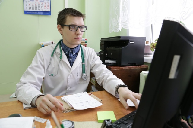 Сотни новых медиков пополнили систему здравоохранени?...