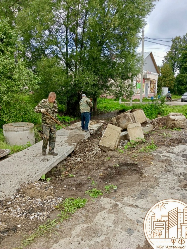 На Горького для пешеходов организовали времяночку от ?...