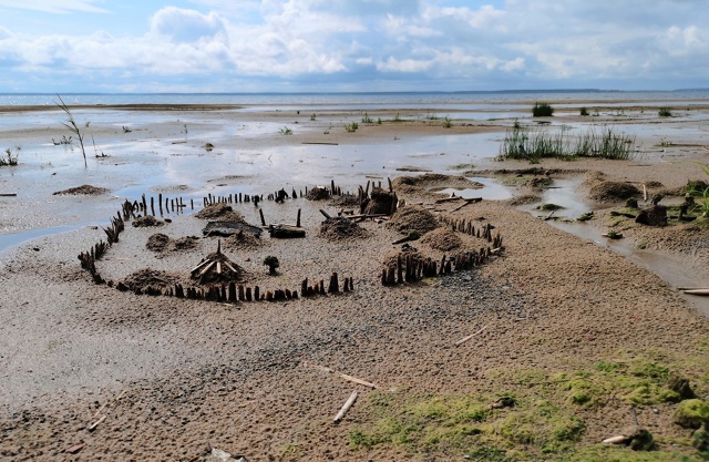 Работа неизвестного на берегу Рыбинского моря 🌊
