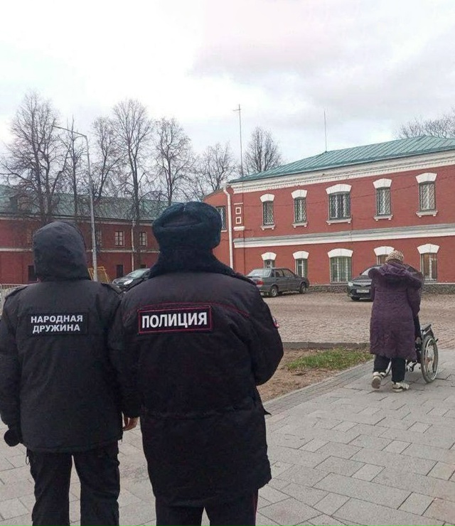 Курьёзный инцидент произошёл возле стен Троице-Сергие...