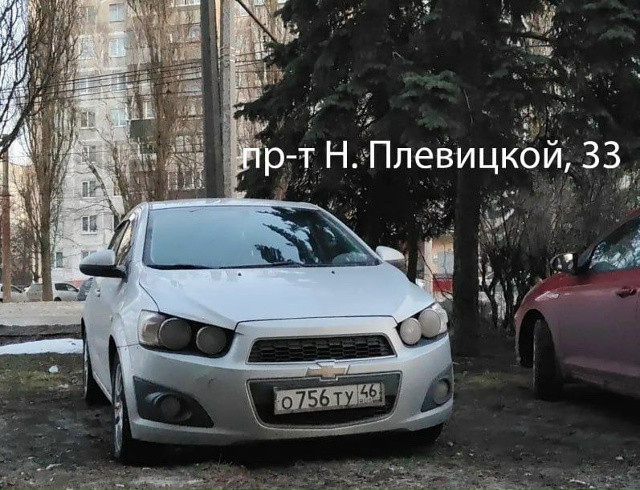 🚗🚙В Курске продолжается борьба с парковкой на газон?...