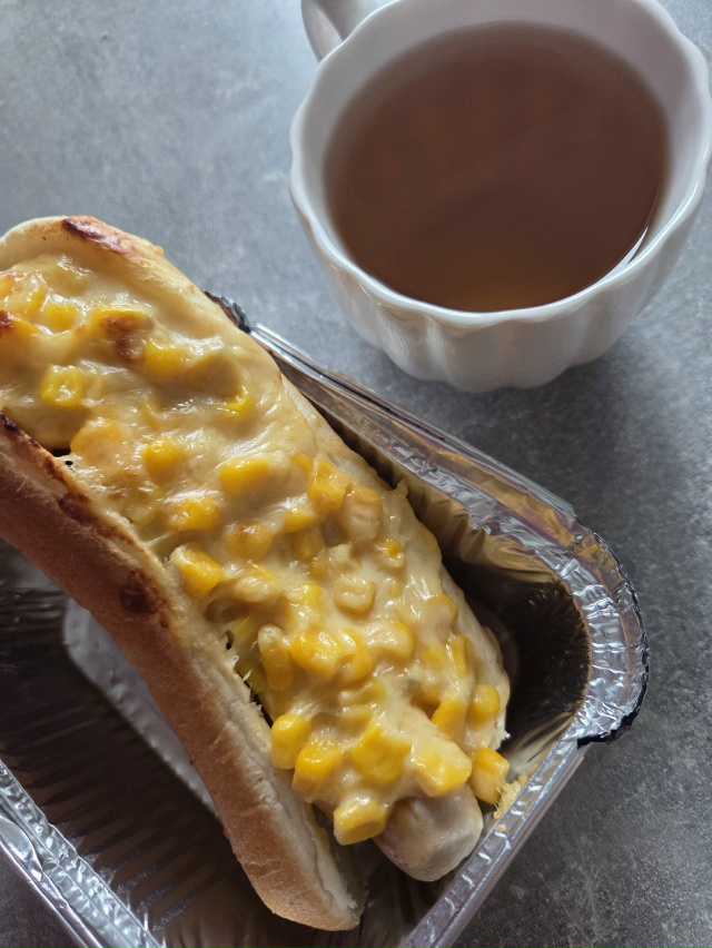 Сделала трендовый хот-дог с сырной кукурузой. Там внут?...