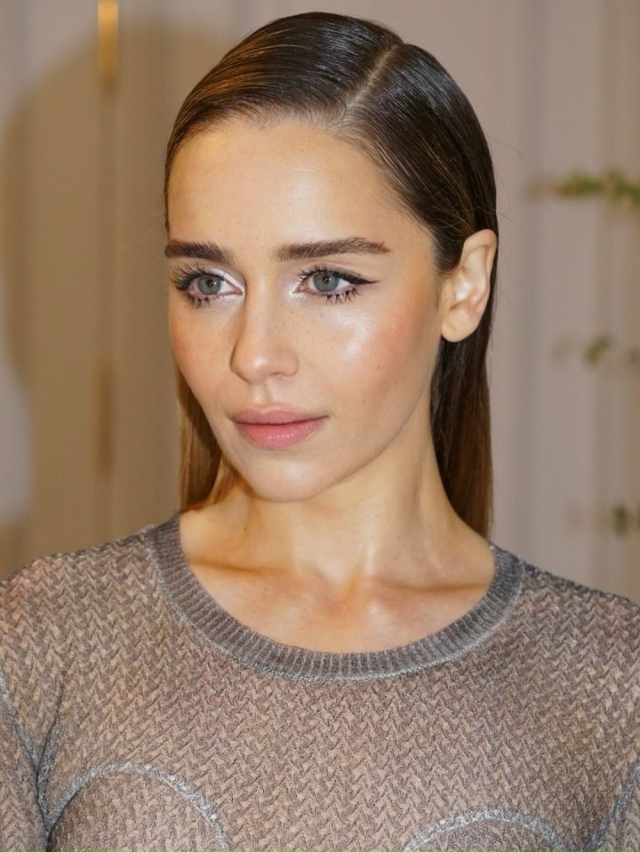 МАТЬ ДРАКОНОВ: потрясающая Эмилия Кларк вновь вышла в ?...