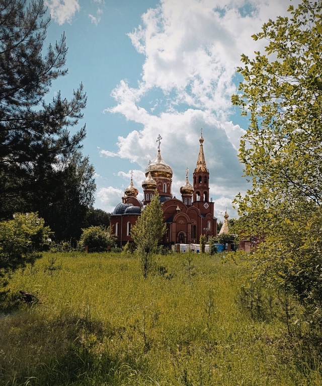 А вы тоже заметили, что территория наших местных Храмо?...
