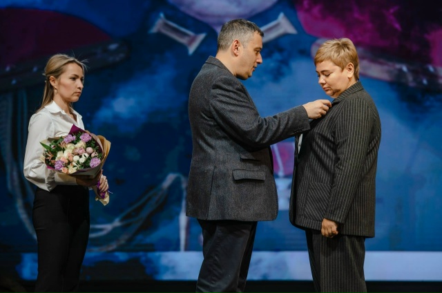 🎖Александр Хинштейн вручил награды матерям защитник?...