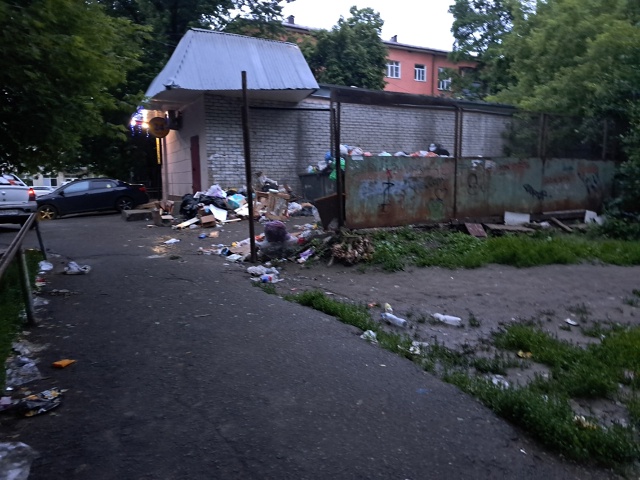 ‼ Очередное мусорное безумие в центре Курска. На этот ?...