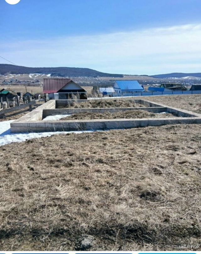 Продаю земельный участок с фундаментом и с ХОЗБЛОКОМ ...