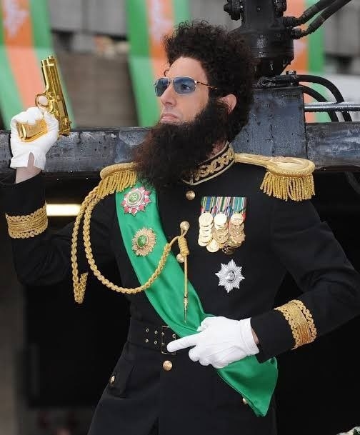 Перед вами — забавное столкновение вымысла и реальнос...