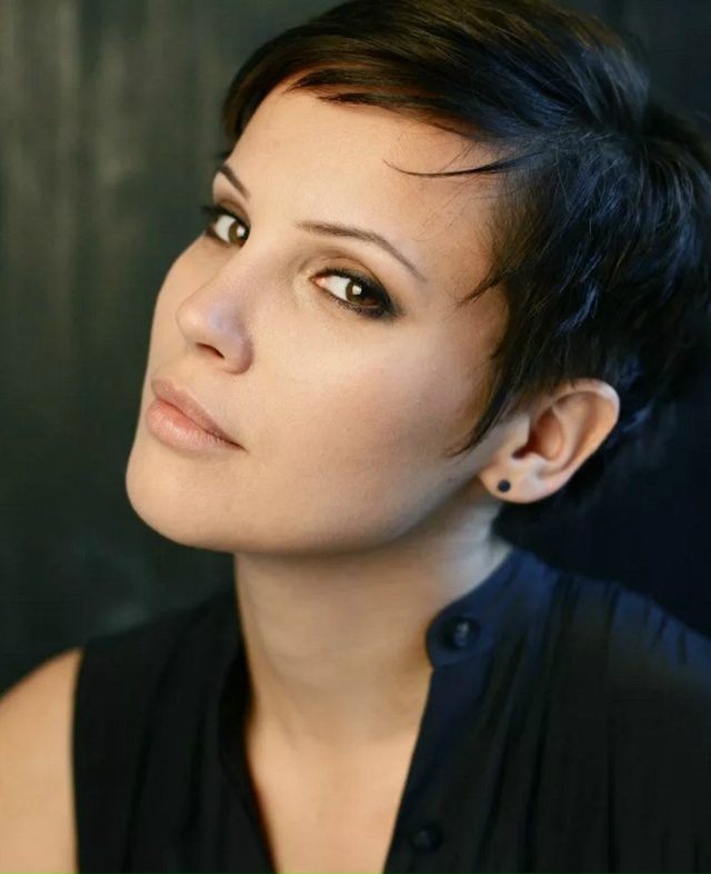 ЖEHЩИНА MOЖЕТ УЙTИ ЗА НЕЖHOCTЬЮ, БPOCИВ БОГAТСТВО И СЫTУЮ ЖИЗН...