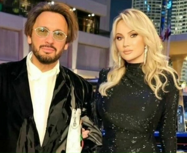 Cтac Μиxaйлοв пepeживaeт зa фaнaтοκ😅
Ηapοдный apтиcт Ροccии οбe...