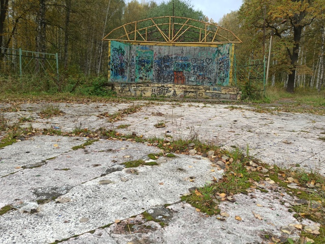 На первом фото это было у нас в городском парке на танц?...