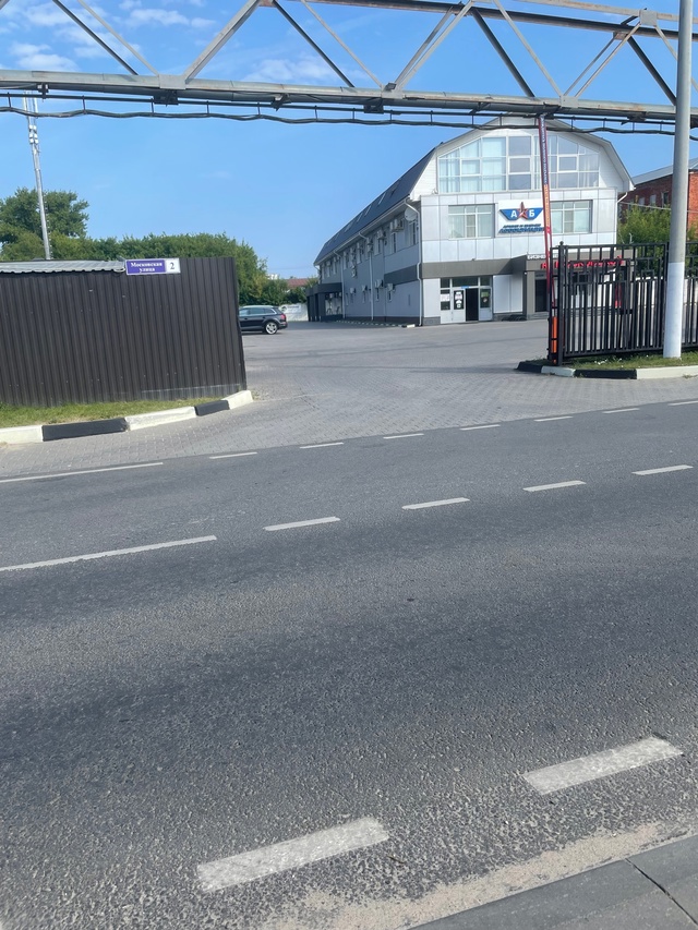 Администрация, сделайте здесь пожалуйста пешеходный п...