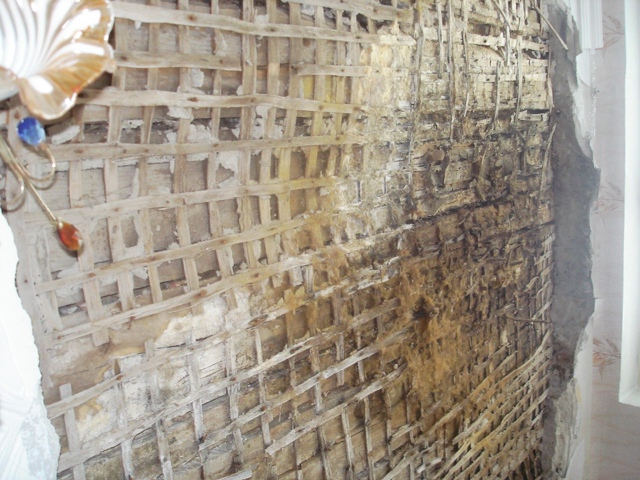 Потолок едва не убил жителя Алатыря
Житель дома №30 по ...