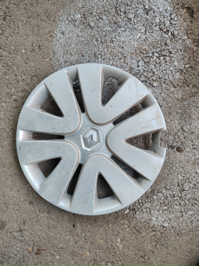 Позавчера по ул. Гагарина нашёл колпак от рено. Может к?...