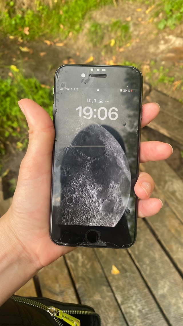 Найден телефон у мостков на ул Клубная, тел для связи 891...