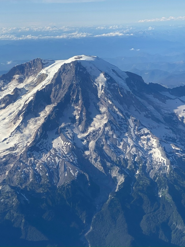 ? Гора Рейнир — один из самых величественных вулкано?...
