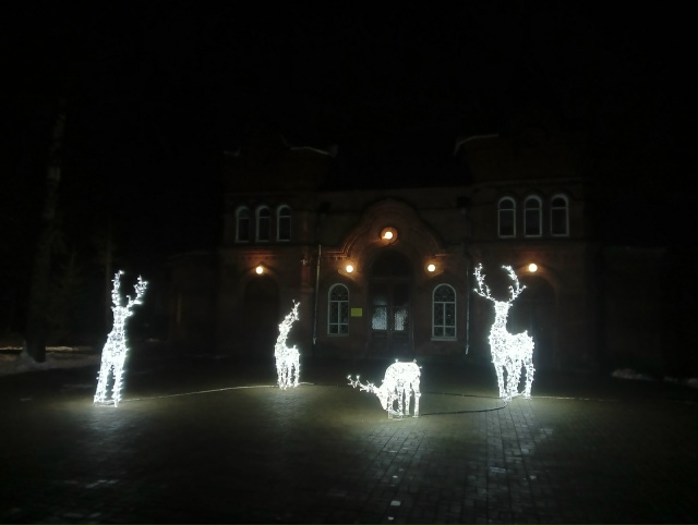 Осташков уже начал наполняться новогодними украшения?...