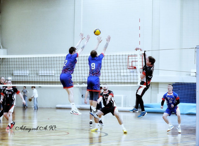 Сегодня в Можайском ФОК «Арсенал» кипели волейбольные...