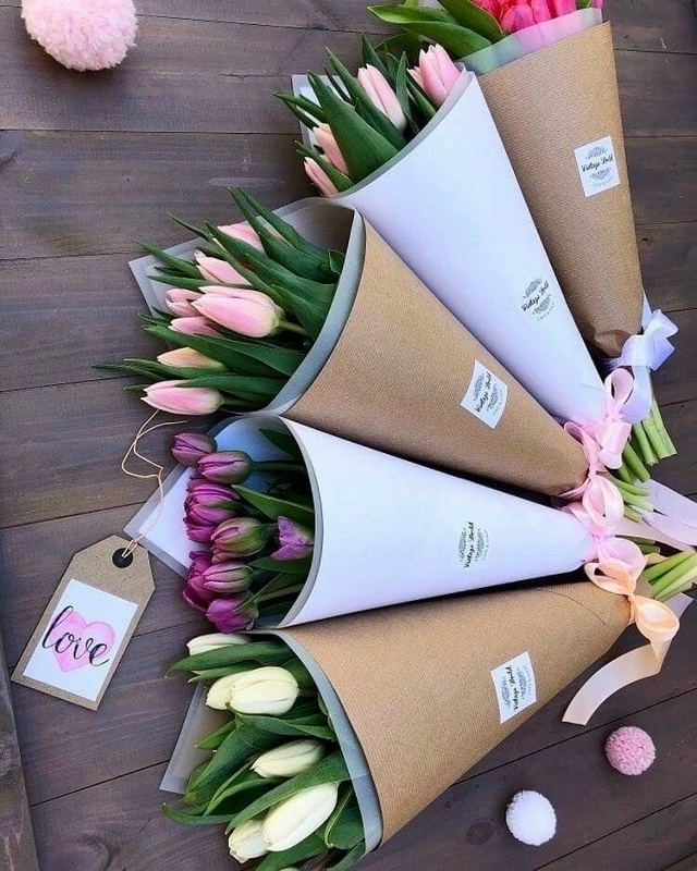 Вечная дилемма: девушки, какие цветы вы предпочитаете ?...