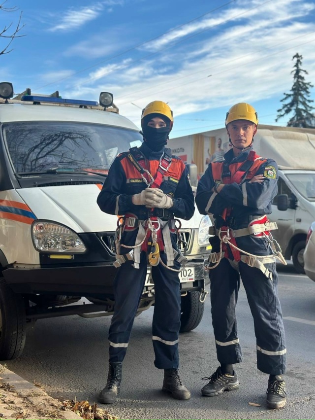 ❤?В Уфе спасатели пришли на помощь маленьким детям
Н...